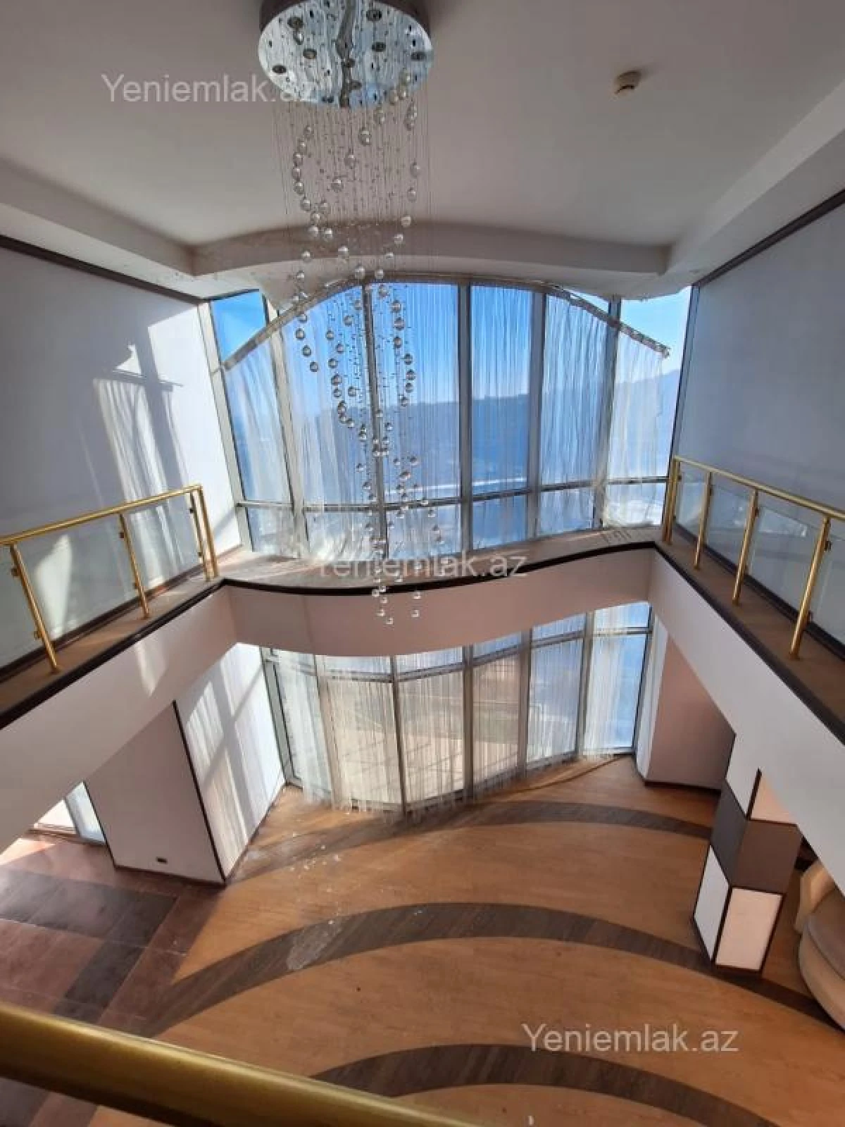 Satılır 10 otaqlı həyət evi 1000 m²