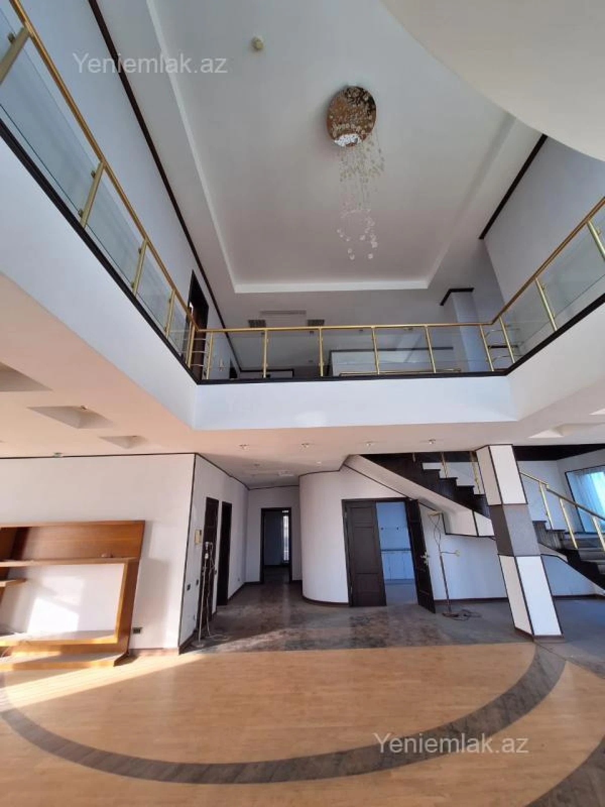 Satılır 10 otaqlı həyət evi 1000 m²