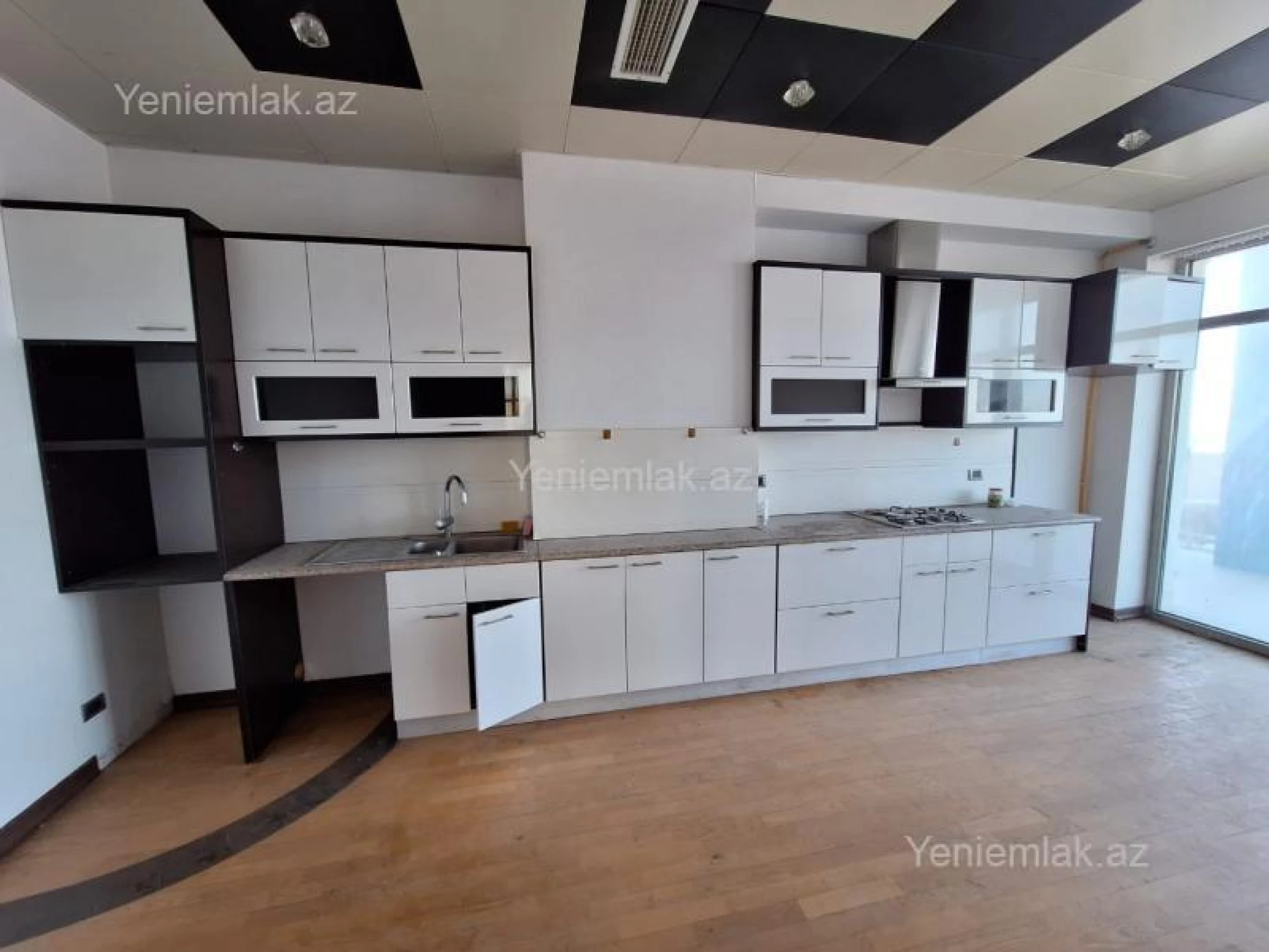 Satılır 10 otaqlı həyət evi 1000 m²