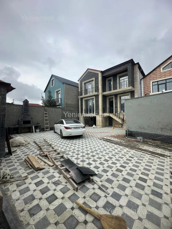 Satılır 6 otaqlı həyət evi 300 m²