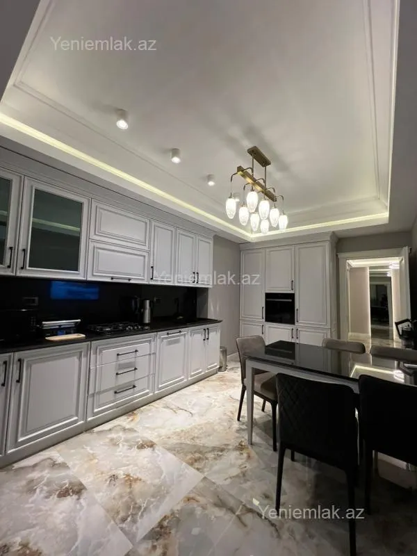 Satılır 4 otaqlı yeni tikili 225 m²