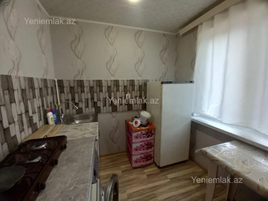 Satılır 1 otaqlı köhnə tikili 35 m²