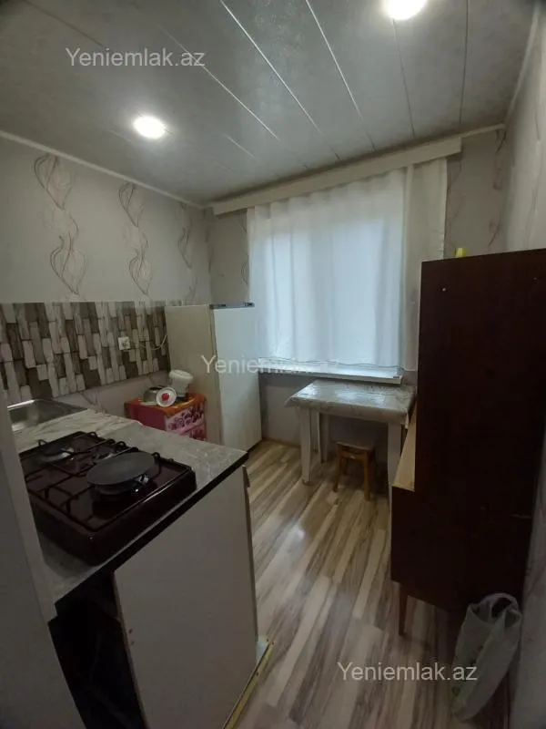 Satılır 1 otaqlı köhnə tikili 35 m²