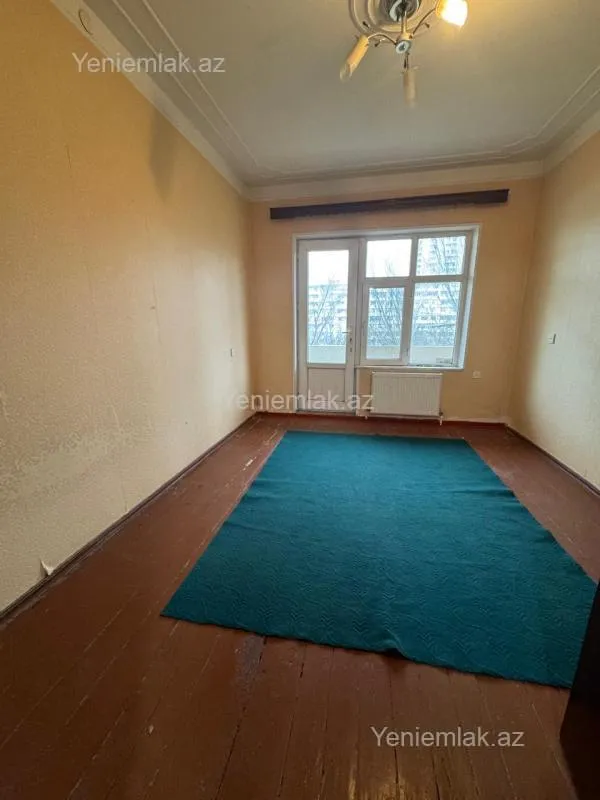 Satılır 5 otaqlı köhnə tikili 110 m²