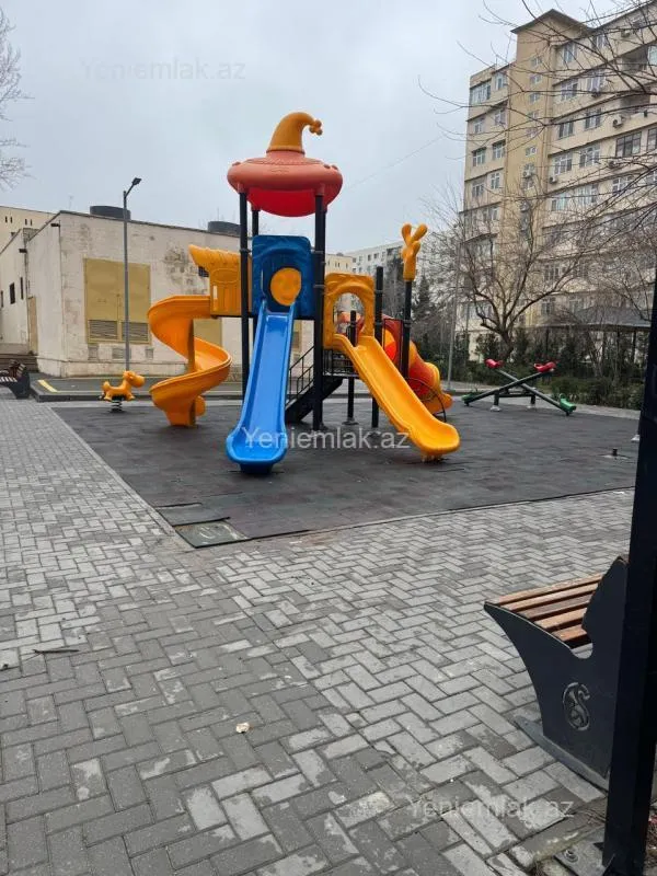 Satılır 5 otaqlı köhnə tikili 110 m²