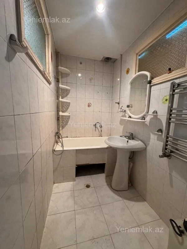 Satılır 5 otaqlı köhnə tikili 110 m²