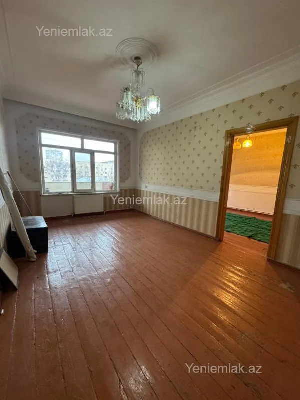 Satılır 5 otaqlı köhnə tikili 110 m²
