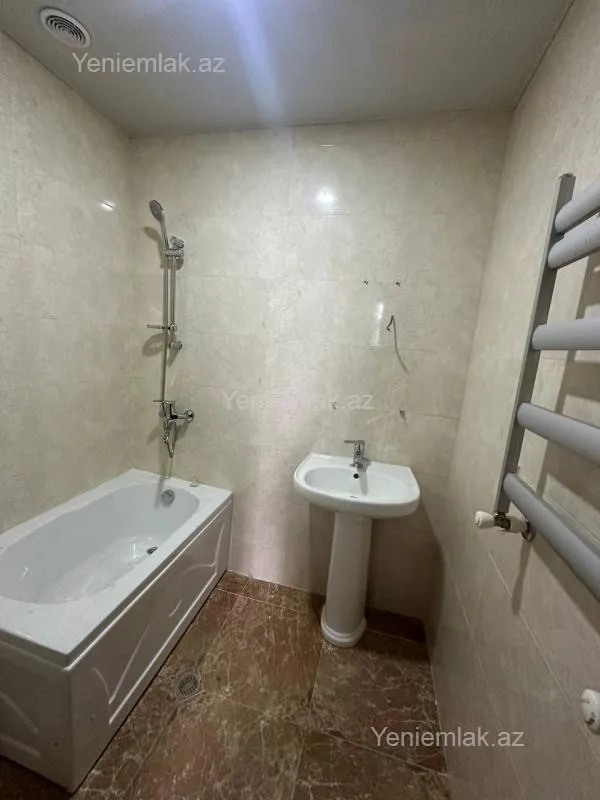 Satılır 3 otaqlı yeni tikili 77 m²