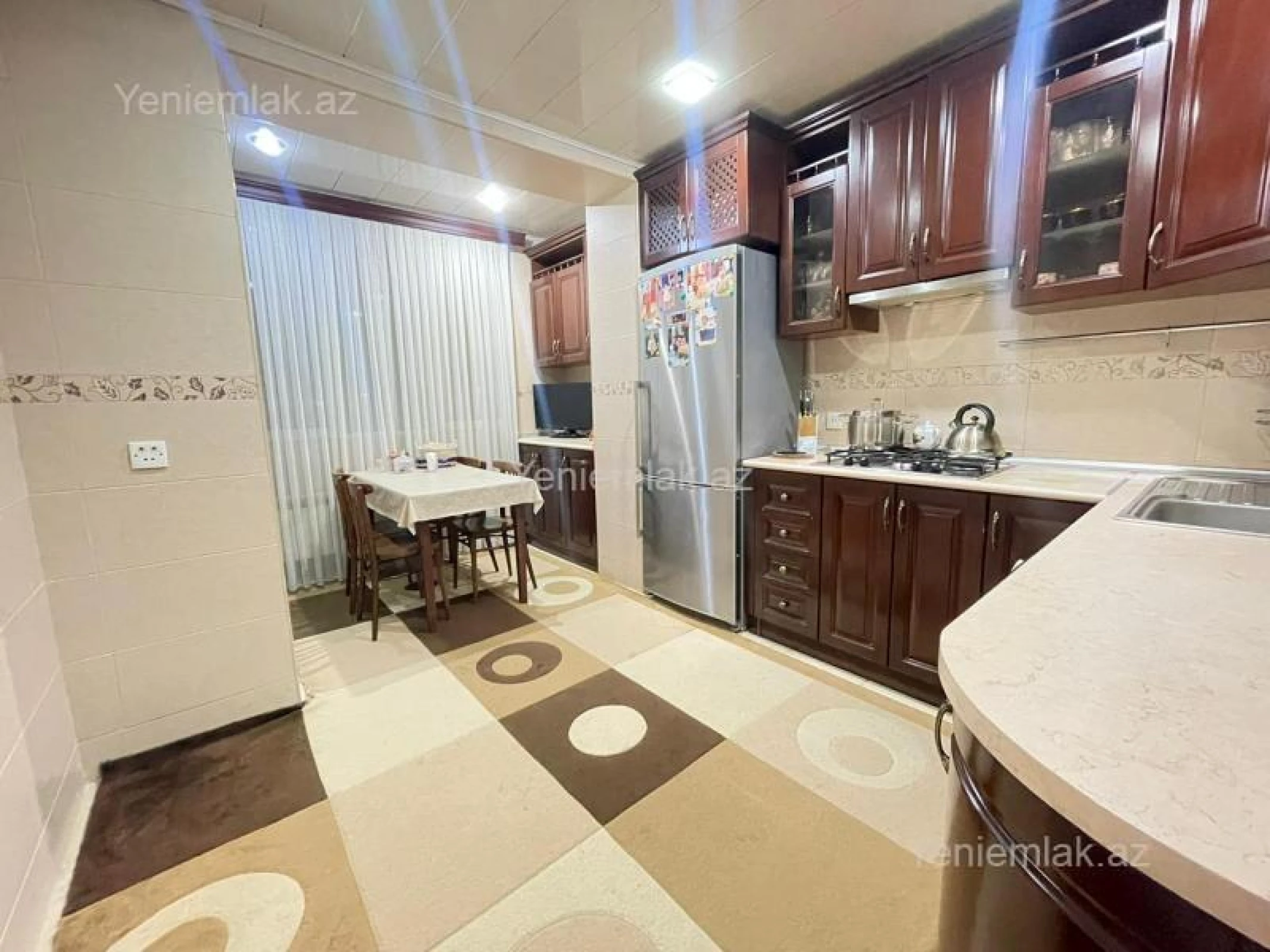 Satılır 4 otaqlı köhnə tikili 100 m²