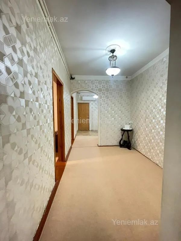 Satılır 4 otaqlı köhnə tikili 100 m²