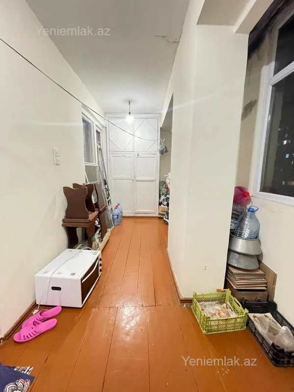 Satılır 4 otaqlı köhnə tikili 100 m²