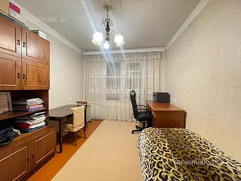 Satılır 4 otaqlı köhnə tikili 100 m²