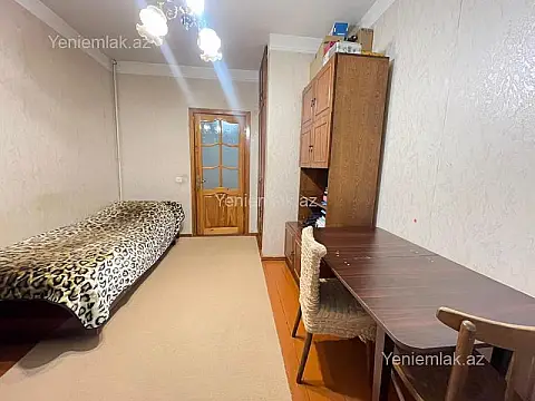 Satılır 4 otaqlı köhnə tikili 100 m²