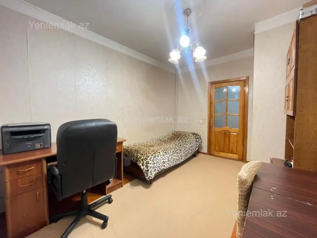 Satılır 4 otaqlı köhnə tikili 100 m²