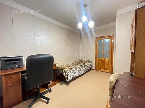 Satılır 4 otaqlı köhnə tikili 100 m²
