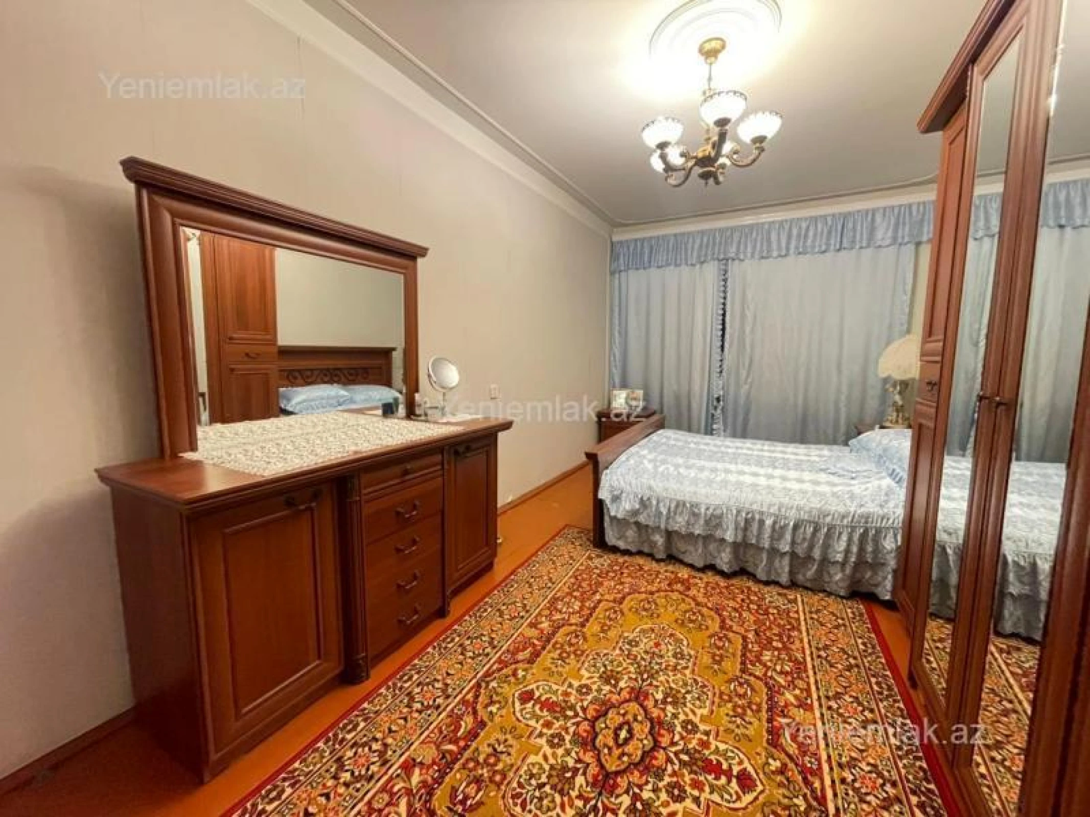 Satılır 4 otaqlı köhnə tikili 100 m²