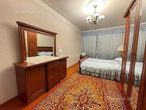 Satılır 4 otaqlı köhnə tikili 100 m²