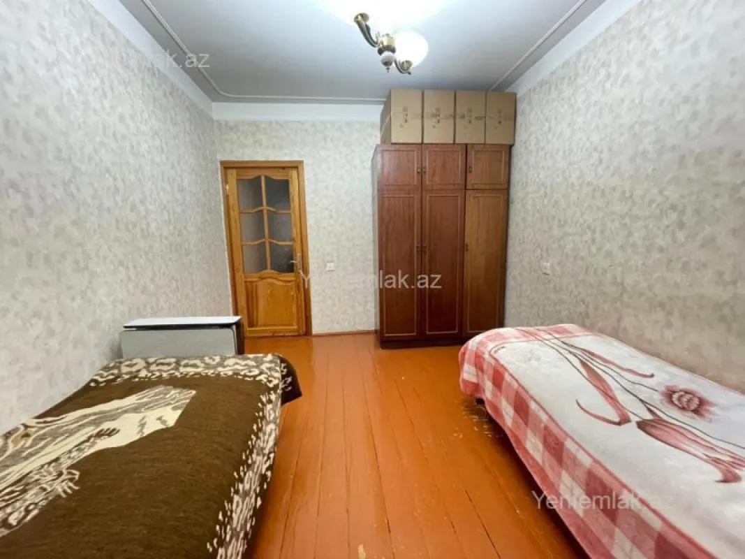 Satılır 4 otaqlı köhnə tikili 100 m²