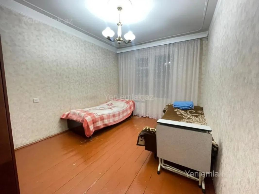 Satılır 4 otaqlı köhnə tikili 100 m²