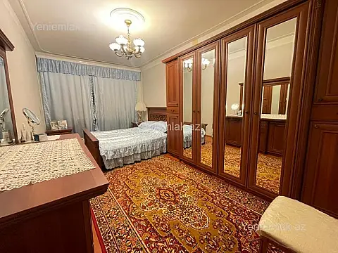 Satılır 4 otaqlı köhnə tikili 100 m²