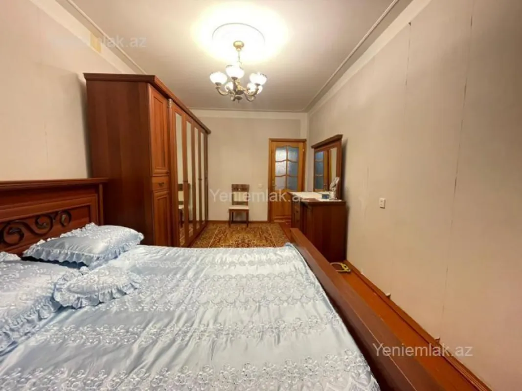 Satılır 4 otaqlı köhnə tikili 100 m²