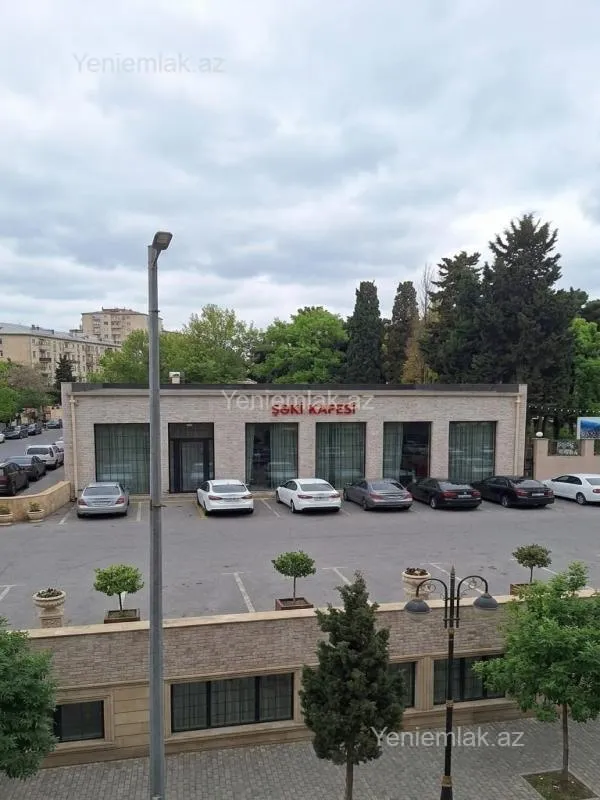 Satılır 5 otaqlı obyekt 300 m²