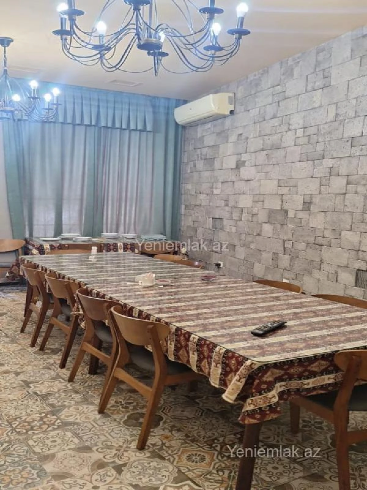 Satılır 5 otaqlı obyekt 300 m²