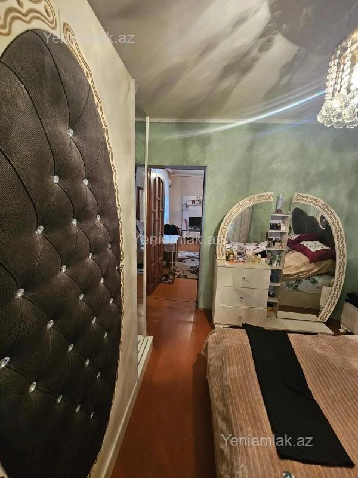 Satılır 1 otaqlı köhnə tikili 64 m²