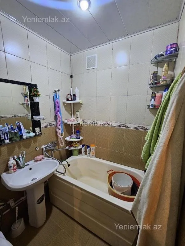 Satılır 1 otaqlı köhnə tikili 64 m²
