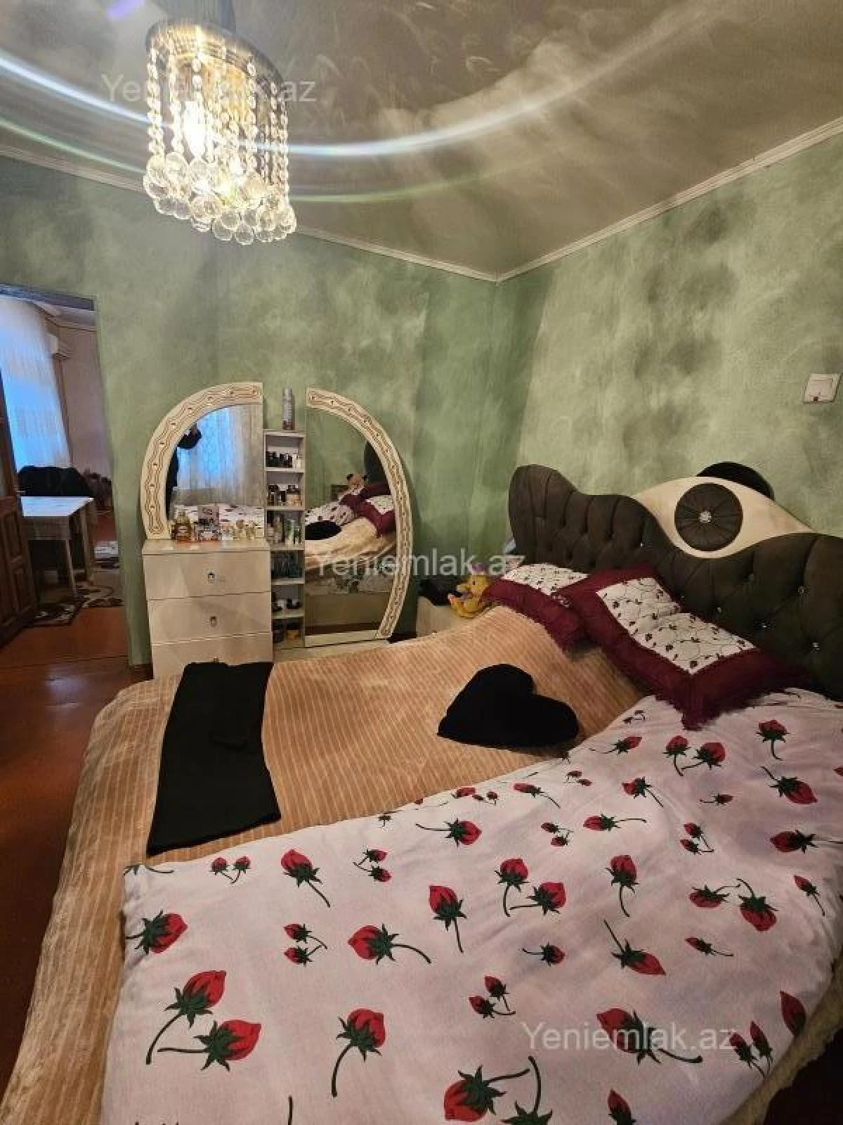 Satılır 1 otaqlı köhnə tikili 64 m²