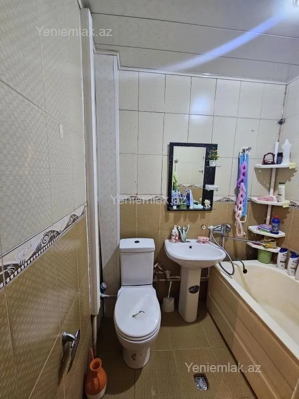 Satılır 1 otaqlı köhnə tikili 64 m²