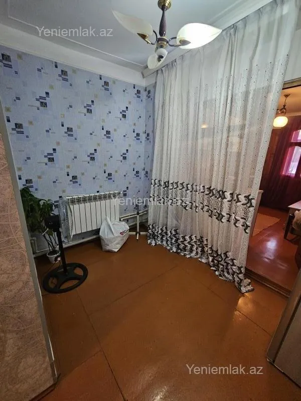 Satılır 1 otaqlı köhnə tikili 64 m²