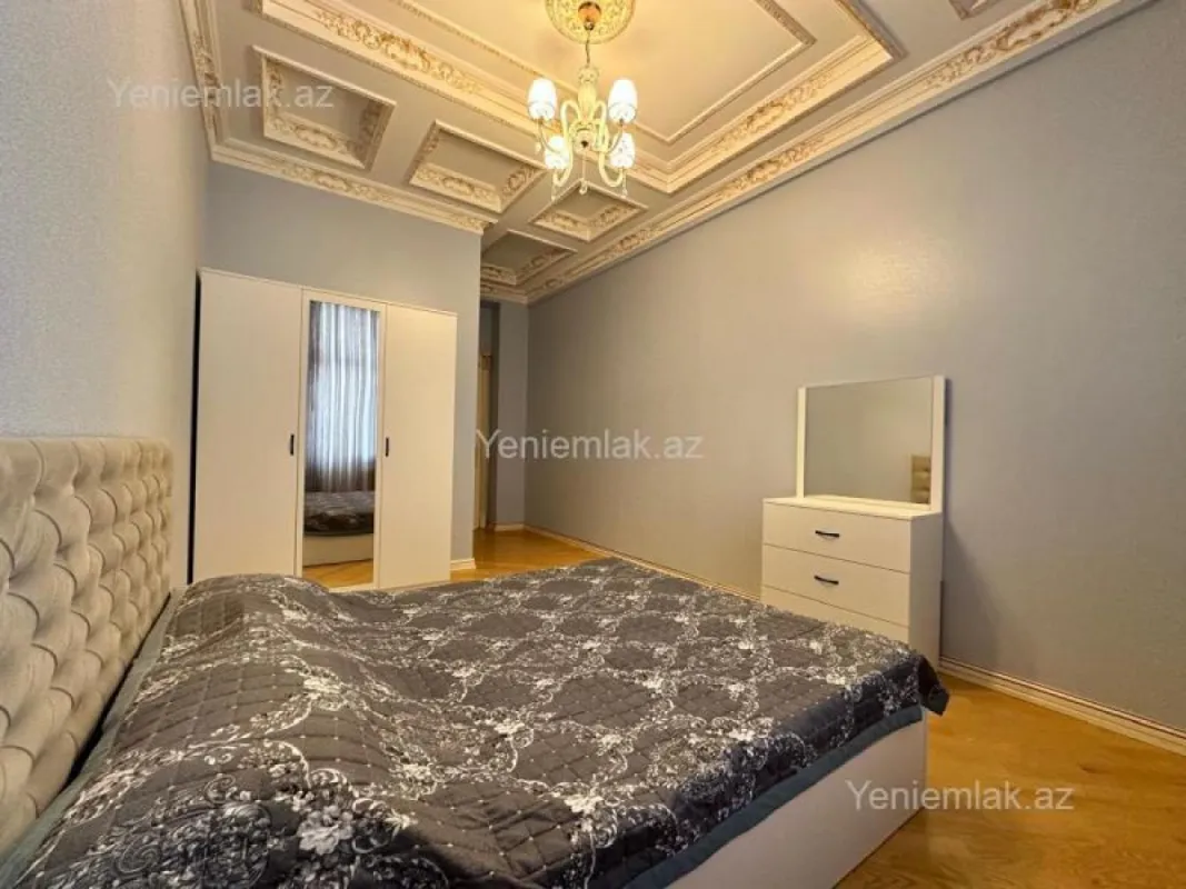 Satılır 3 otaqlı yeni tikili 140 m²