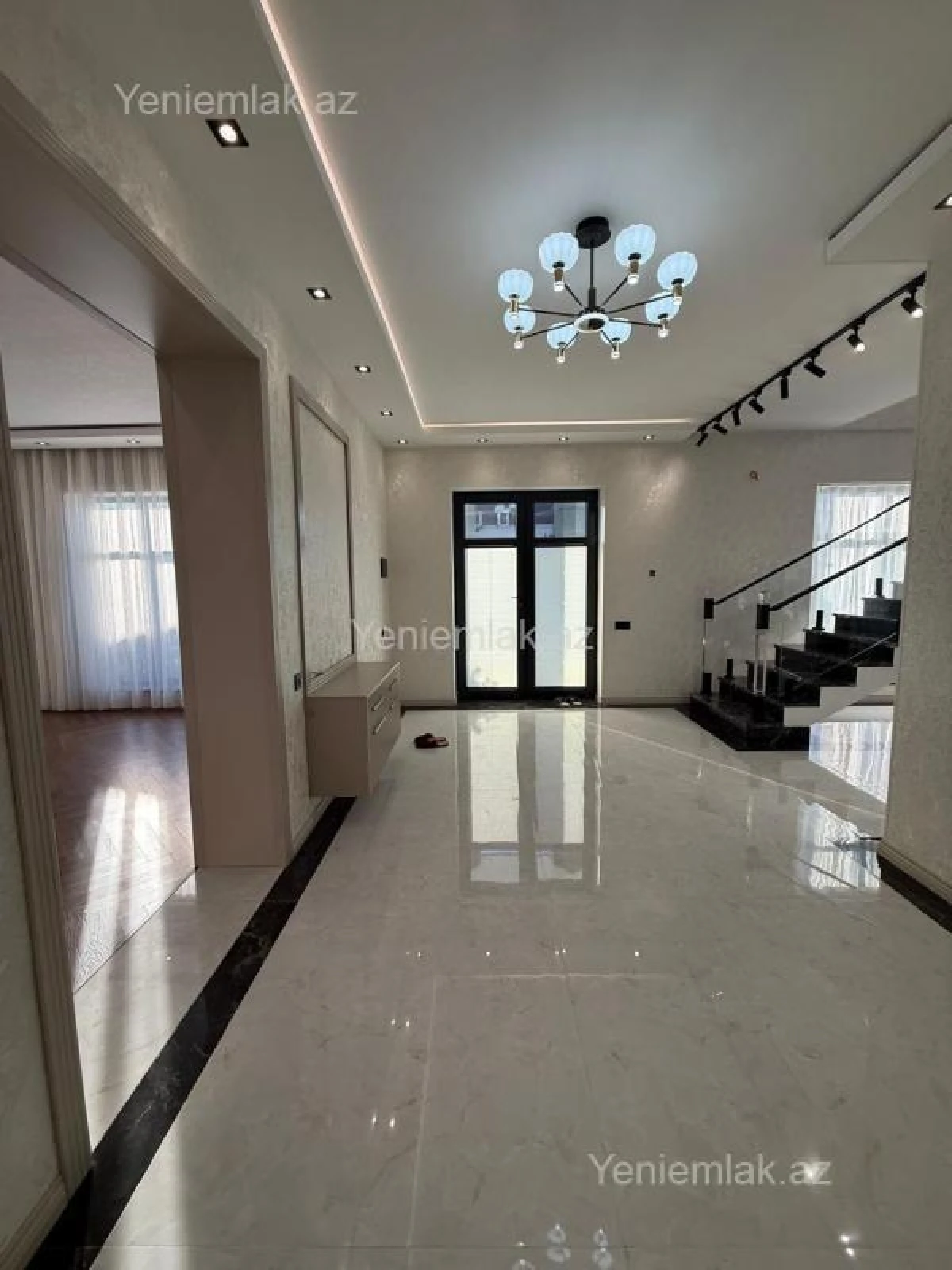 Satılır 7 otaqlı həyət evi 350 m²