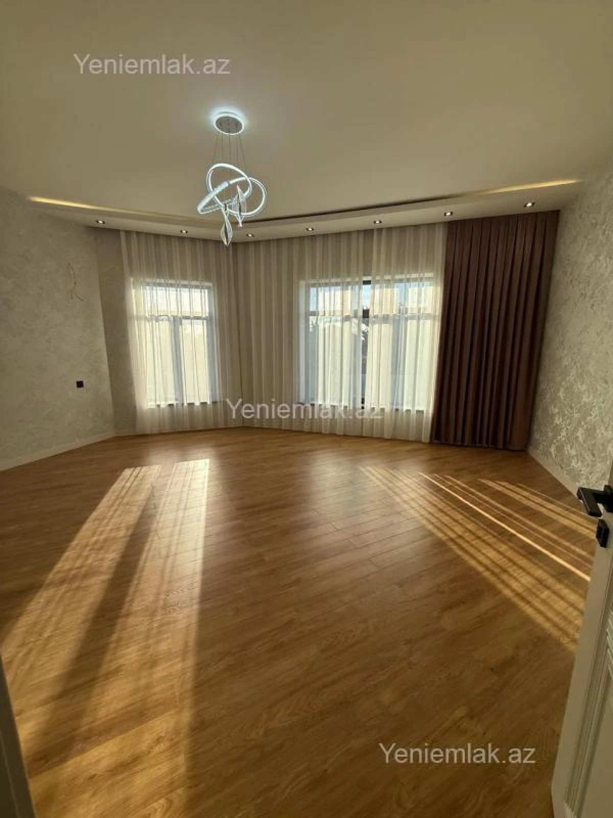 Satılır 7 otaqlı həyət evi 350 m²