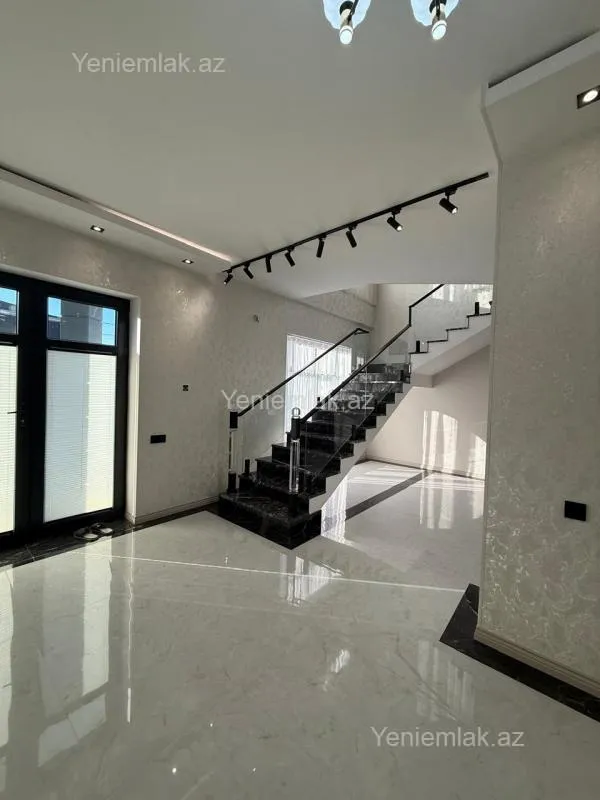 Satılır 7 otaqlı həyət evi 350 m²
