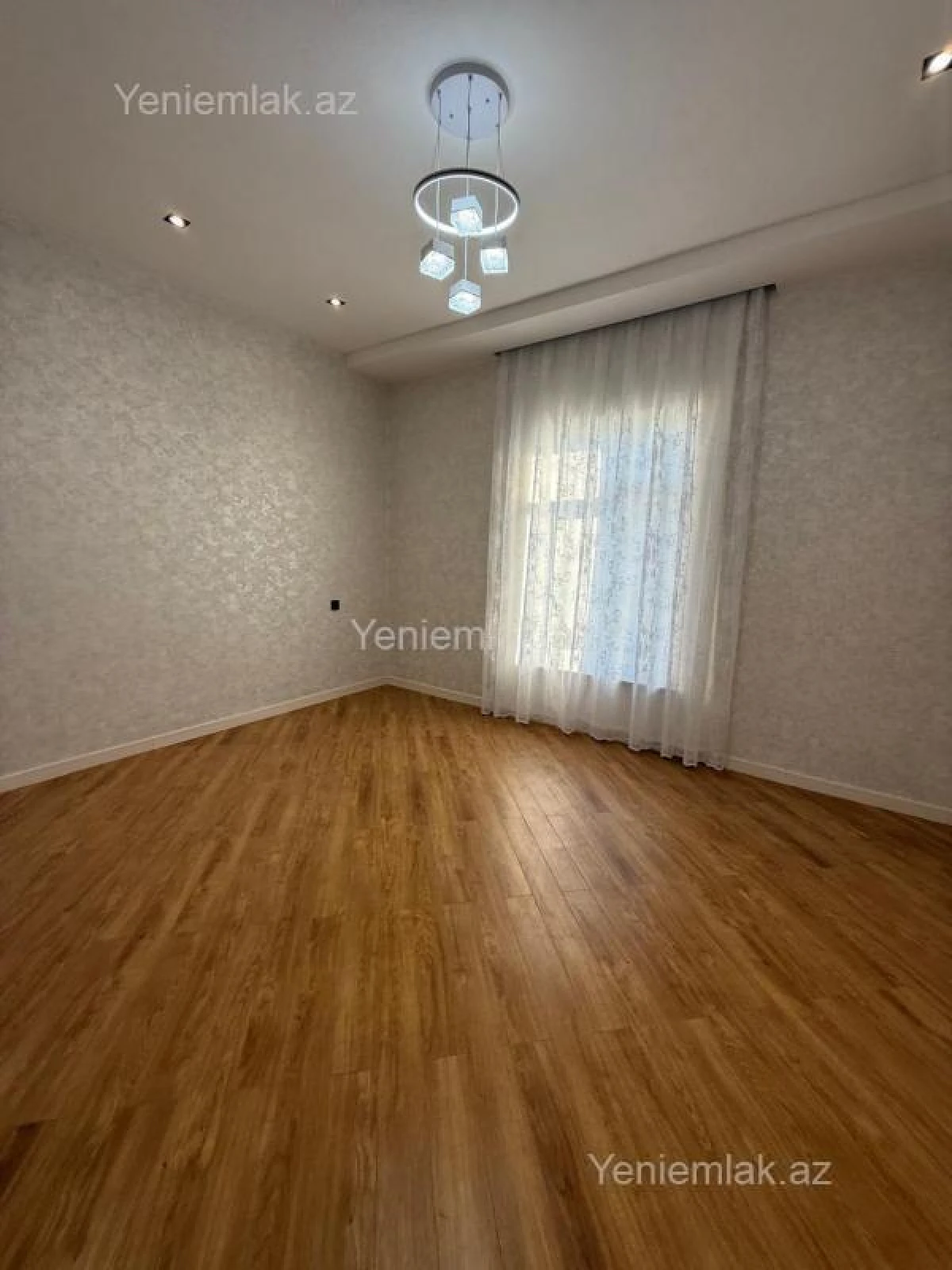 Satılır 7 otaqlı həyət evi 350 m²