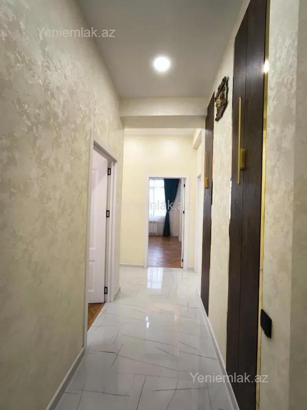 Satılır 3 otaqlı yeni tikili 100 m²