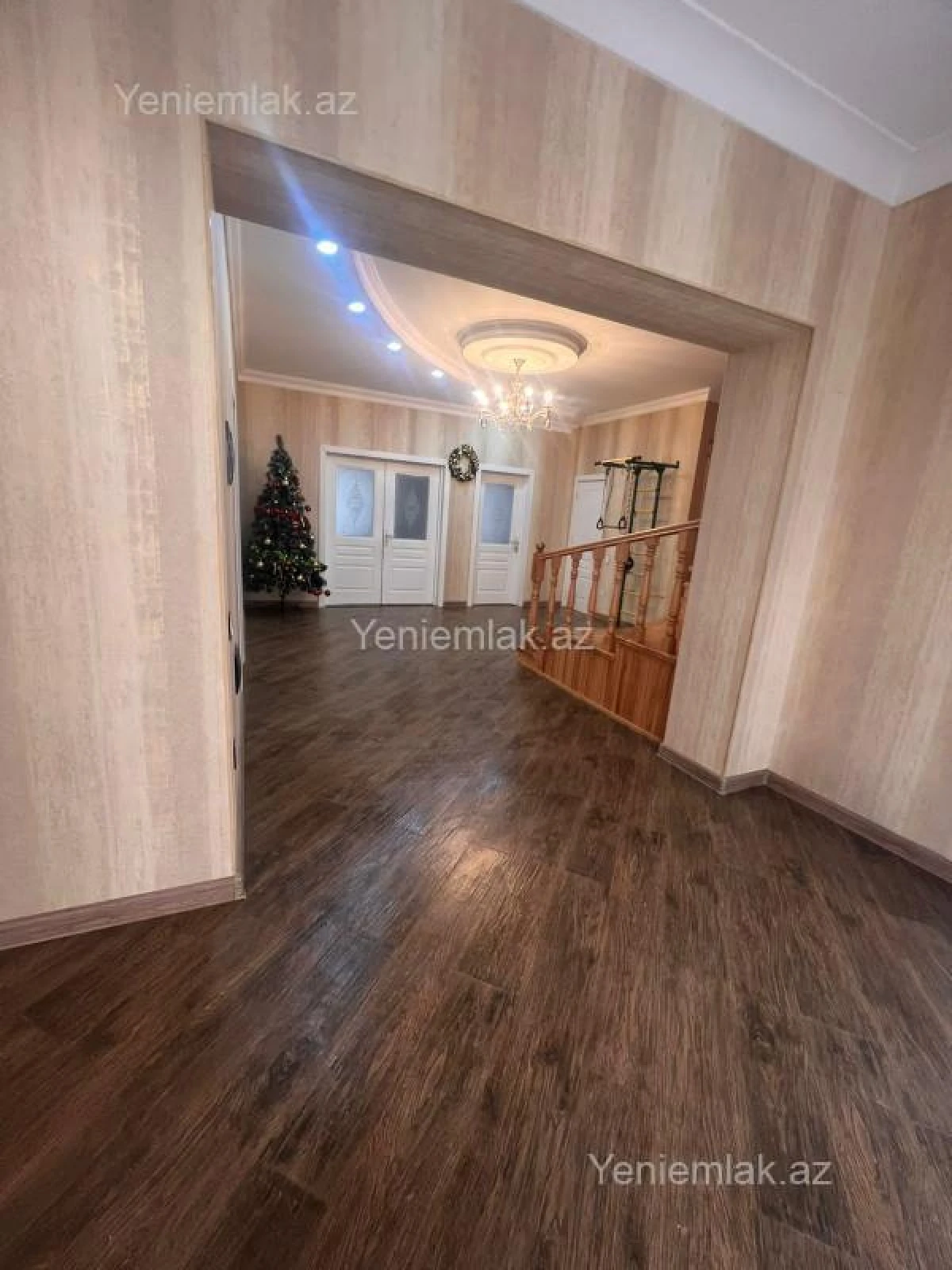 Satılır 9 otaqlı həyət evi 300 m²