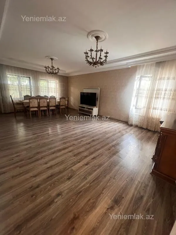 Satılır 9 otaqlı həyət evi 300 m²