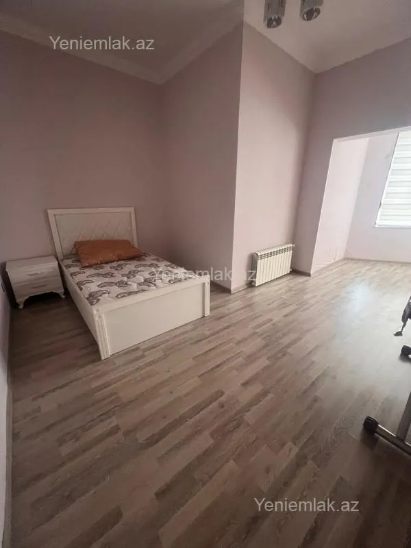 Satılır 9 otaqlı həyət evi 300 m²
