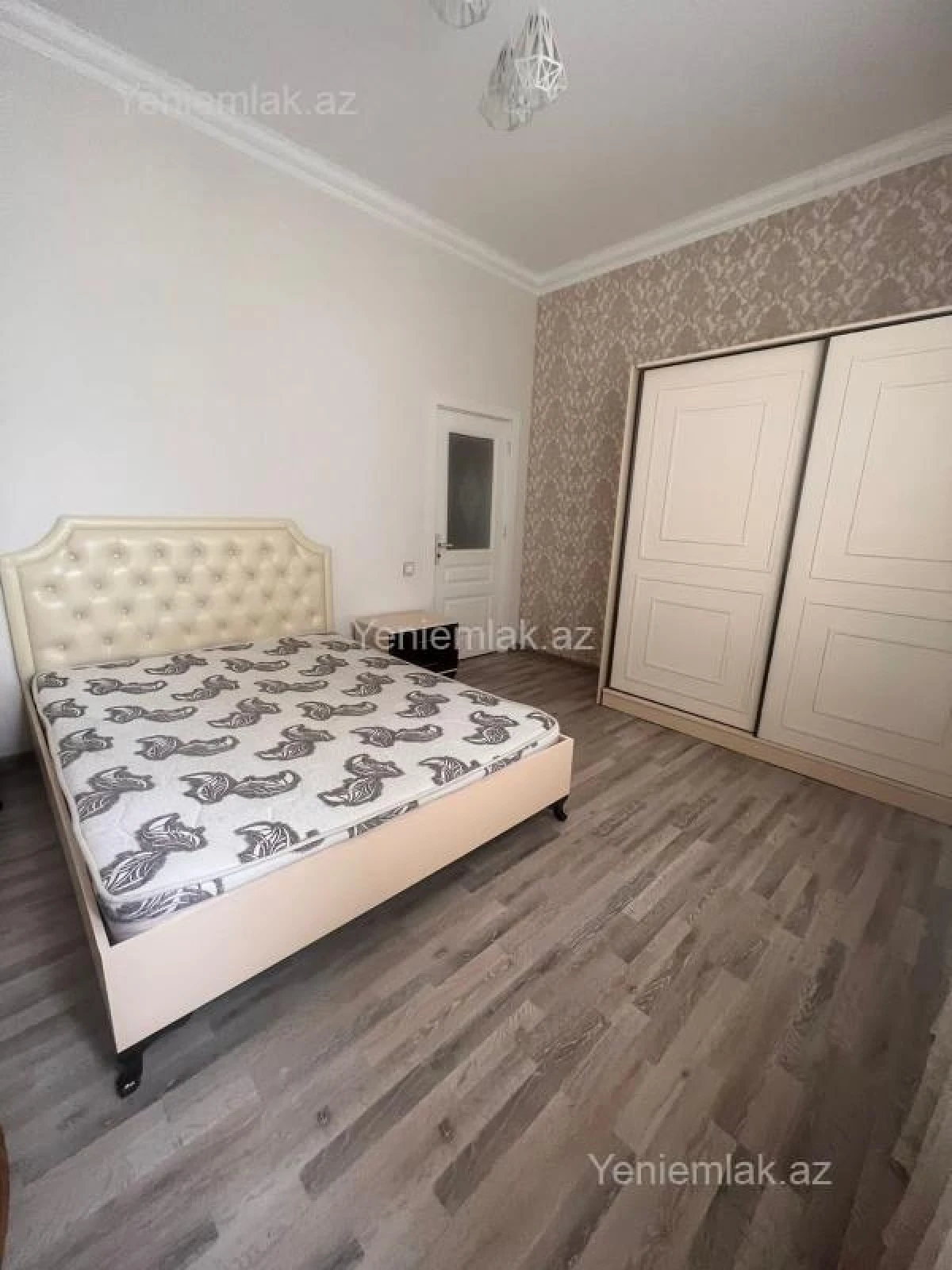 Satılır 9 otaqlı həyət evi 300 m²
