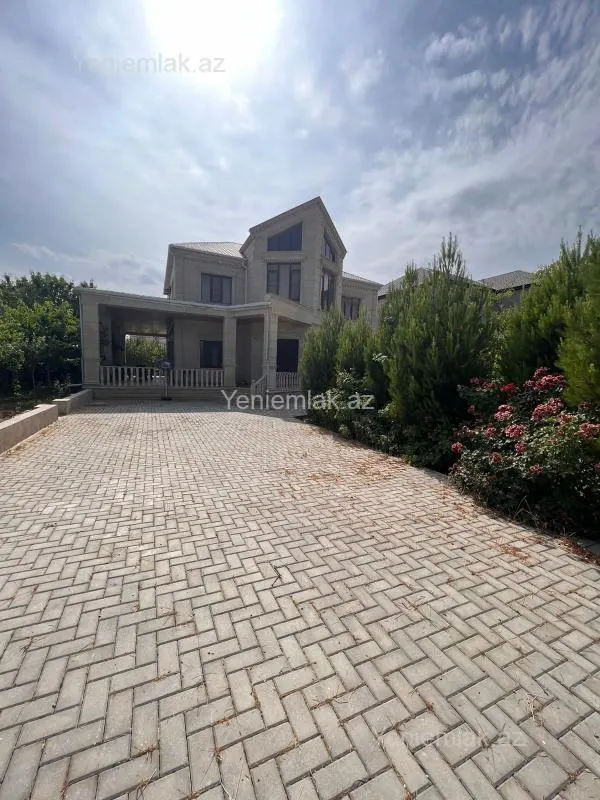 Satılır 9 otaqlı həyət evi 300 m²
