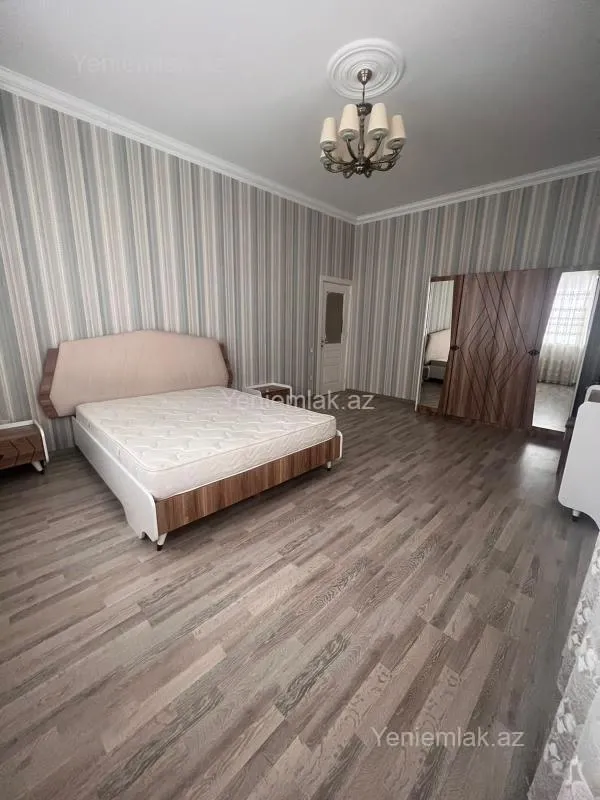 Satılır 9 otaqlı həyət evi 300 m²