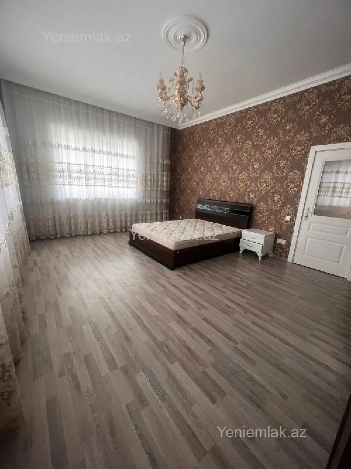 Satılır 9 otaqlı həyət evi 300 m²