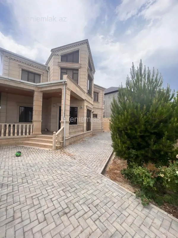 Satılır 9 otaqlı həyət evi 300 m²