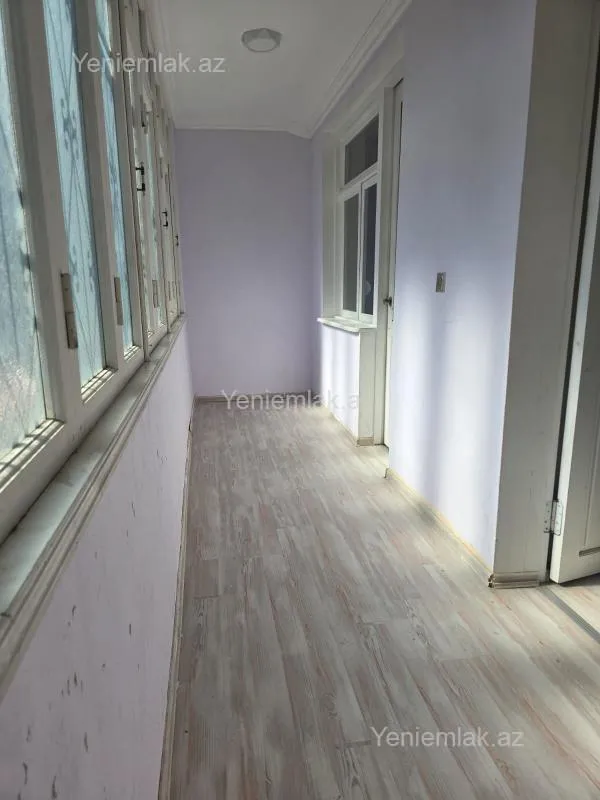 Satılır 4 otaqlı köhnə tikili 100 m²