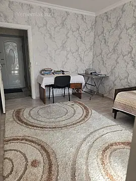 Satılır 4 otaqlı köhnə tikili 100 m²