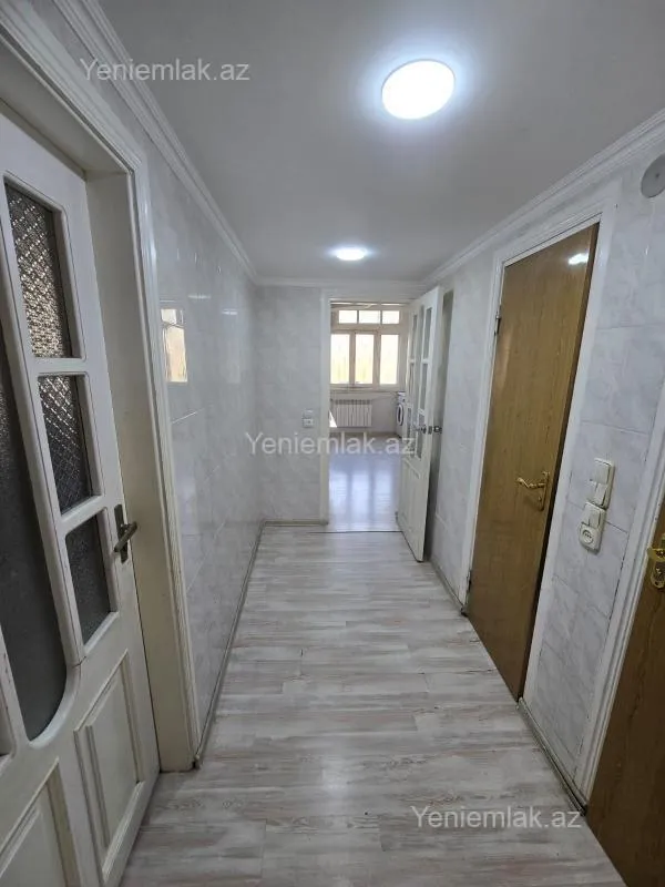 Satılır 4 otaqlı köhnə tikili 100 m²