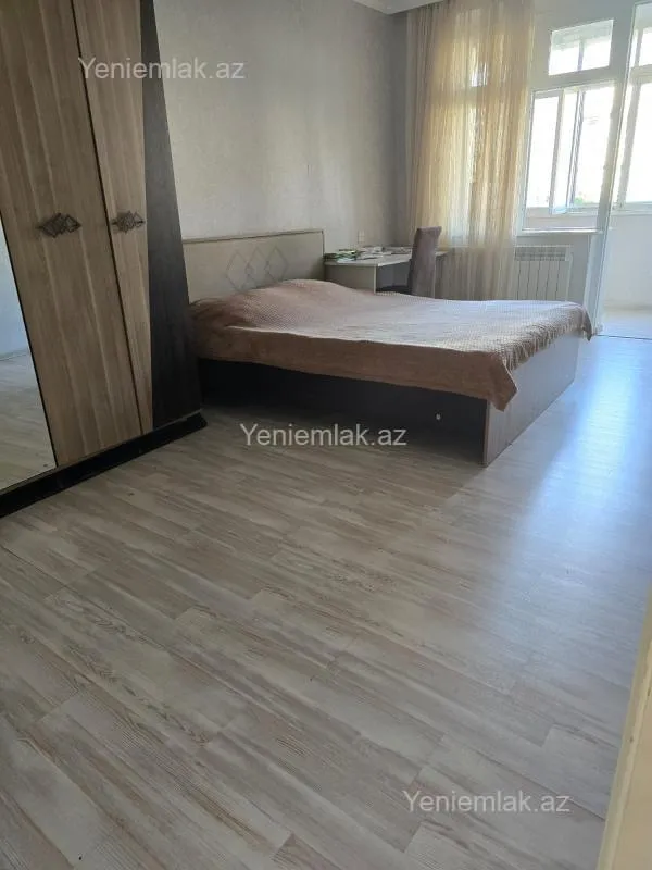 Satılır 4 otaqlı köhnə tikili 100 m²